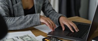 Фінансовий мінімалізм і планування витрат у 2025 році — мінімалістичний робочий простір без тексту